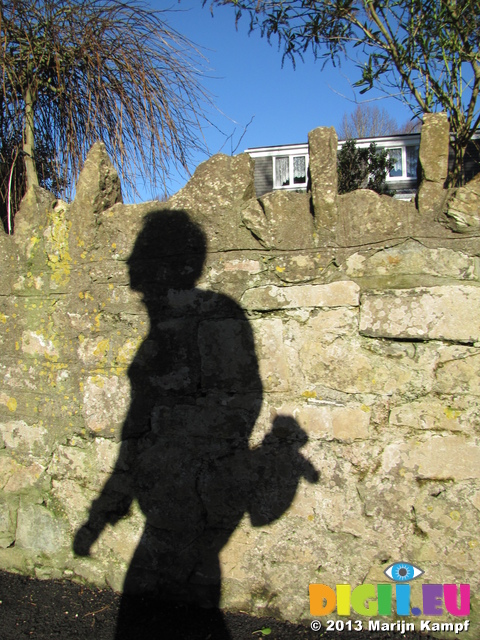 SX25973 Shadow of Marijn walking